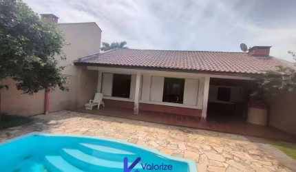 Casa com 05 dormitórios no Atami