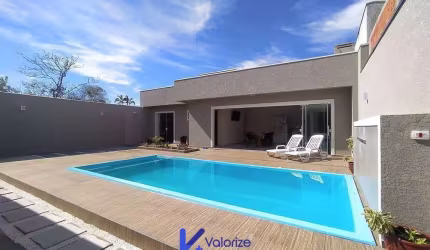 Casa à venda, 5 quartos com piscina, faixa do mar.