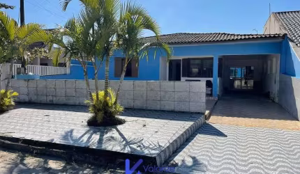 Casa à venda na quadra do mar em Santa Terezinha