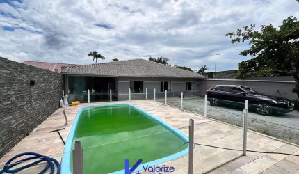 Casa 6 Dormitórios com Piscina a venda no Litoral