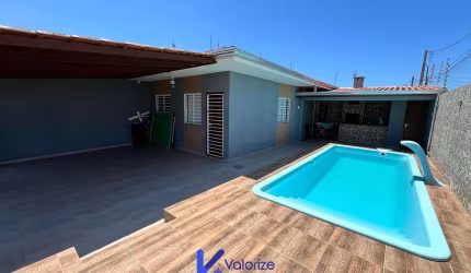 Casa a venda na praia com piscina