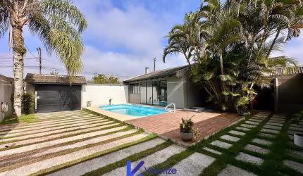Casa com 5 quartos e piscina à venda no Gaivotas.