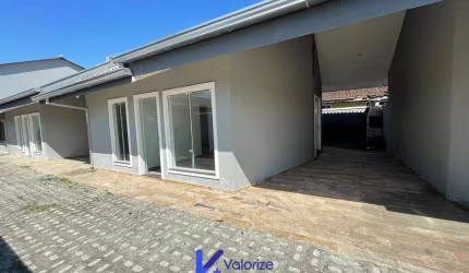 Casa a venda na praia com 2 quartos perto do mar