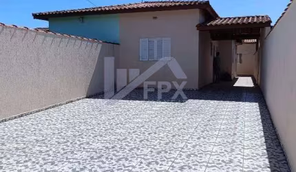 Casa para Venda em Itanhaém, Jardim Regina, 2 dormitórios, 1 suíte, 2 banheiros, 2 vagas