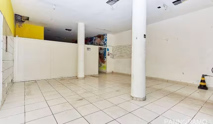 Loja Comercial de 100m² para Alugar no Centro de Curitiba: Localização Estratégica na Av. Marechal Floriano Peixoto