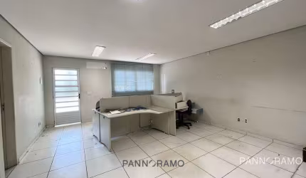 Casa Comercial de 299,7m² para Alugar na Rua Major Heitor Guimarães, Curitiba: 10 Salas e 10 Vagas