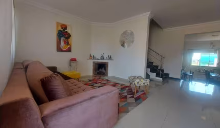 Sobrado tripex 3 quartos com suíte à venda no Bairro Alto em Curitiba/PR