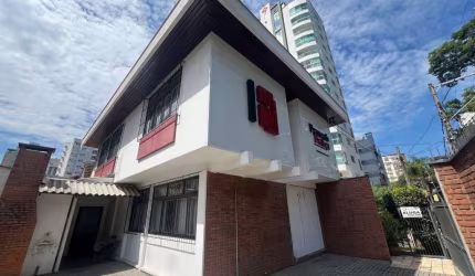 Casa para alugar, 230 m² por R$ 7.985,00/mês - Victor Konder - Blumenau/SC