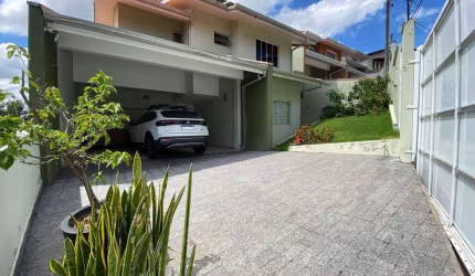 Casa com 3 dormitórios à venda, 250 m² por R$ 1.400.000,00 - Escola Agrícola - Blumenau/SC