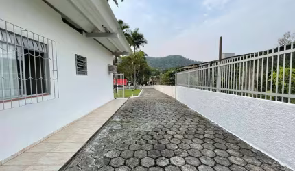 Casa com 2 dormitórios para alugar, 90 m² por R$ 2.550,00/mês - Testo Salto - Blumenau/SC