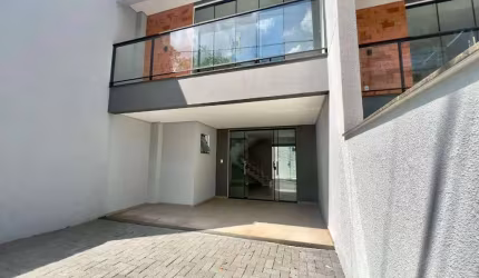 Sobrado com 3 dormitórios à venda, 129 m² por R$ 580.000,00 - Água Verde - Blumenau/SC