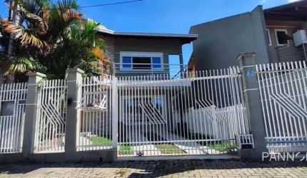 Casa moderna com piscina