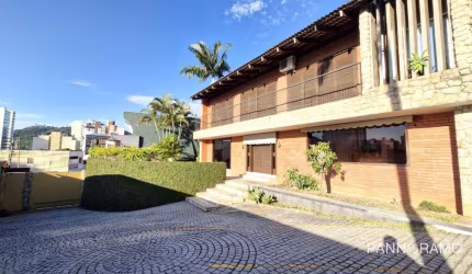 Casa com 5 dormitórios para alugar, 920 m² por R$ 16.219/mês - Centro - Blumenau/SC