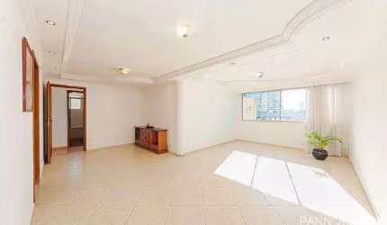 Apartamento amplo e ensolarado na Av Silva Jardim