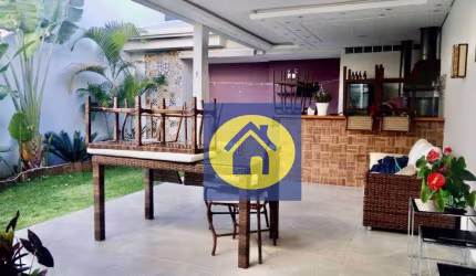 Casa com piscina e 3 dormitórios no Horto Santo Antônio em Jundiaí- SP