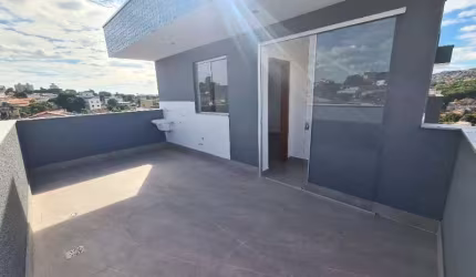 Cobertura de 3 qtos ótima localização no B. Candelária - CO00023