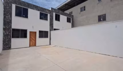 Linda Casa Independente de 4 qtos em meio lote com 4 vagas no B. Xangrilá - CA00615