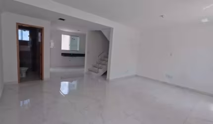 Linda Casa Independente de 3 qtos em meio lote com 4 vagas no B. Xangrilá  - CA00614