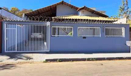 Casa colonial 3 quartos plana em lote 360m2 no Santo Antônio, Vespasiano - CA3182