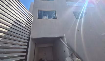 Casa Independente de 2 qtos em ótima localização no B. Céu Azul - CA3187