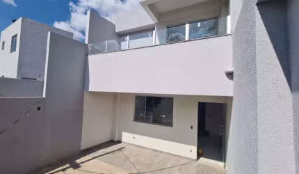 Casa Independente de 2 qtos em ótima localização no B. Céu Azul - CA3184