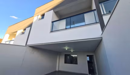 Linda Casa Independente de 3 qtos com 2 vagas no B. Floramar - CA3290