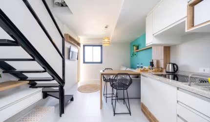 Studio Duplex finamente decorado em Curitiba, à 400m do Shopping Palladium, 32m²