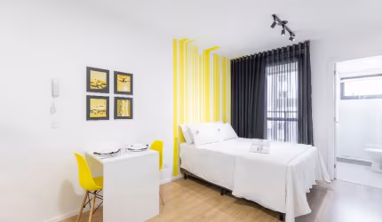 Studio com sacada para locação em Curitiba, até 2 pessoas, 30m²