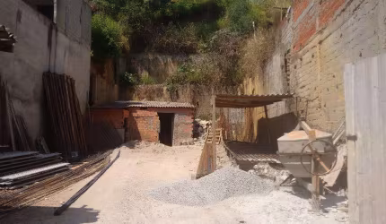 Terreno á venda no Jardim Marcelino, pronto para costruir.
