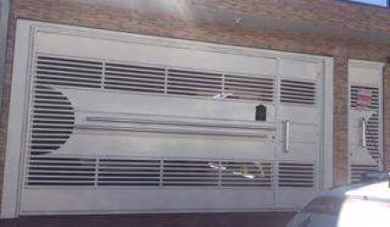 Casa com 2 dormitórios à venda, no nível da rua mais 2 casas no fundo mais terreno, 166 m² por R$ 650.000 - Laranjeiras - Caieiras/SP
