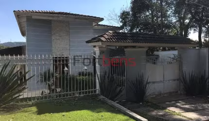 Casa de Condomínio Para Vender com 6 quartos 4 suítes no bairro Caraguatá em Mairiporã