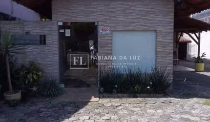 Terreno com 2 casas á venda