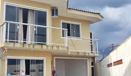 Casa - Sobrado Padrão, para Venda em Curitiba/PR