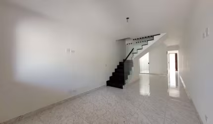 Sobrado novo para Venda na Vila Mazzei, ótima localização, ao lado da Av. Cel. Sezefredo Fagundes, 3 dormitórios (1 suíte) e 2 vagas