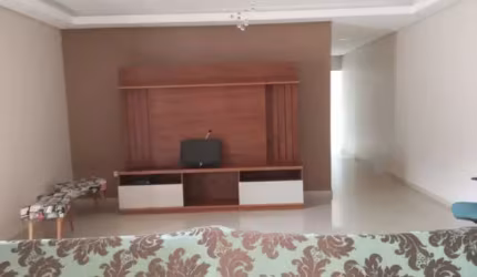 Sobrado residencial para Locação nas Furnas, fácil acesso para Rodoviária Fernão Dias. 2 dorms e 1 vaga