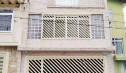 Sobrado residencial para venda mobiliado na Vila Mazzei, à 5 minutos do Shopping Trimais. 3 suítes e 2 vagas