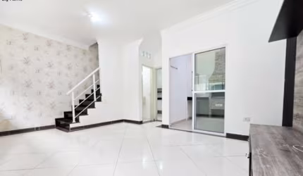 Sobrado em condomínio para locação na Vila Mazzei, ótima localização, próximo ao Shopping Metrô Tucuruvi e uma variedade de comércios. 2 dormitórios sendo 1 suíte