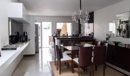 Sobrado à para Venda na Vila Mariza Mazzei, excelente localização, ao lado da Avenida Engenheiro Caetano Álvares, 3 suítes e 8 vagas