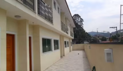 Sobrado em condomínio fechado para Venda na Vila Rosa, excelente localização, próximo ao Parque Horto Florestal, 3 dormitórios (1 suíte) e 2 vagas