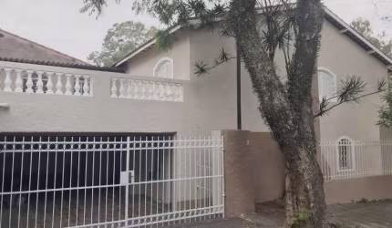 Casa à venda, Jardim Floresta, ótima localização próximo ao HPM Hospital da Polícia Militar, são 4 dormitórios sendo 1 suite e 4 vagas de garagem.