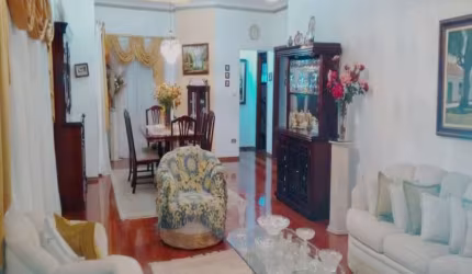 Casa Térrea para venda no Horto Florestal, excelente localização, ao lado da Avenida Nova Cantareira, 5 suítes e 4 vagas de garagem.