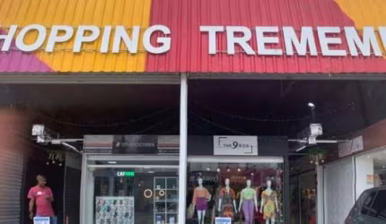BOX comercial para Locação no Jardim Tremembé, em avenida, em frente ao Supermercado Ourinhos, com banheiro