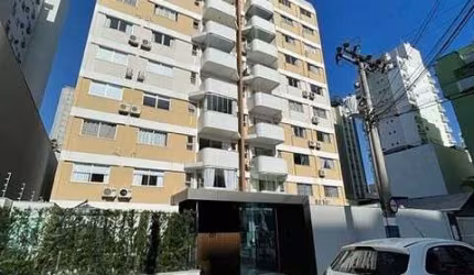 Sofisticação e espaço em cobertura plana com 04 suítes e 02 vagas a 435m do mar