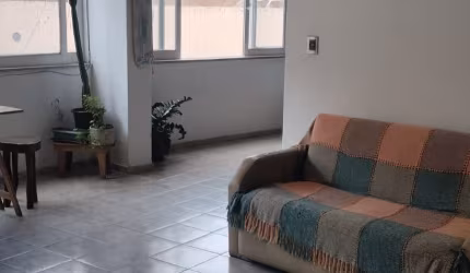 Nazaré, 3/4 com dependência, 110m2, frente para Rua!