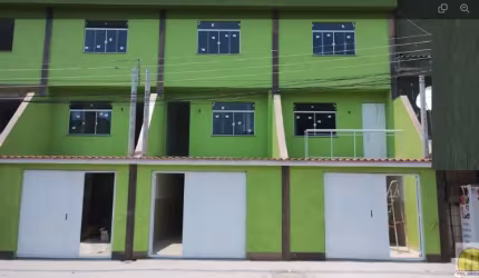 Casa triplex com 2 quartos bairro da luz Nova Iguaçu
