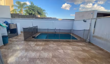 Sobrado em Condomínio fechado.