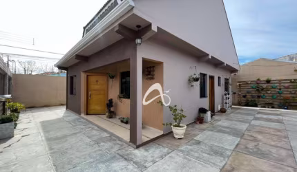 Sobrado com edícula e semi mobiliado à venda, com 360m², 3 quartos sendo 1 suíte master no Bairro Campo de Santana, Curitiba/PR