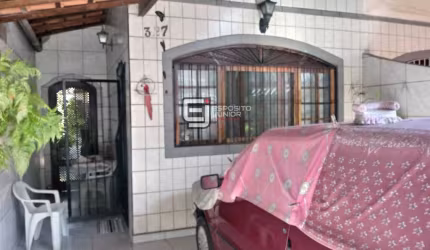 Casa com 2 dormitórios à venda, 96 m² por R$ 400.000