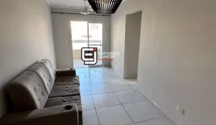 Apartamento com 2 dormitórios à venda, 61 m² por R$ 385.000