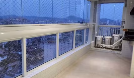 Apartamento mobiliado em prédio novo com lazer e vista livre a venda no Emabré e Santos / SP